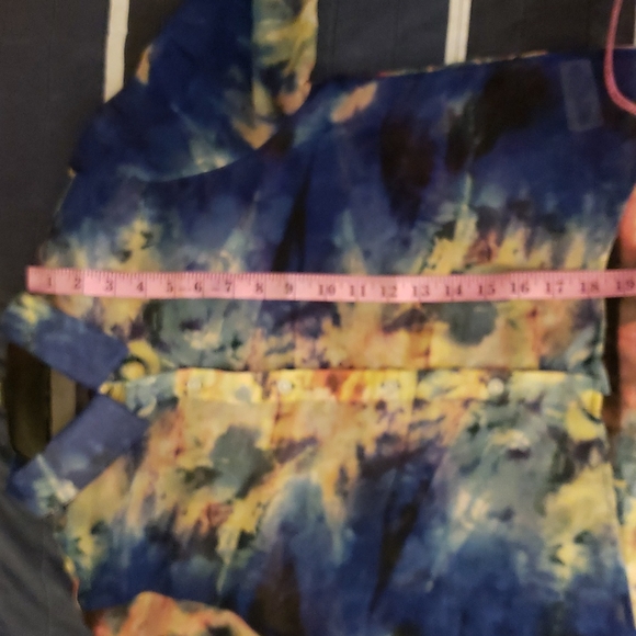 EUC Vince watercolor high low button-down - Picture 5 of 7